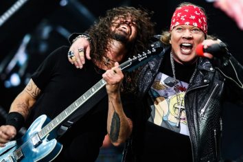[EPIC] Foo Fighters & Guns n’ Roses – It’s So Easy