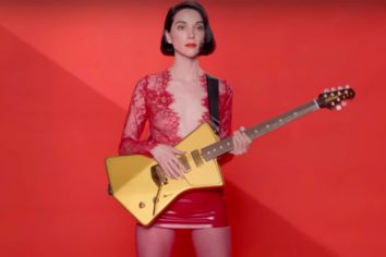 [Live Performance] St. Vincent – Fast Slow Disco