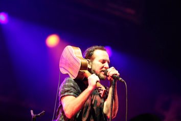 [Flashback] Pearl Jam – Just Breathe (@Optimus Alive 2010)