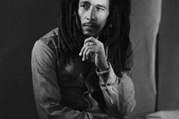 [Historical Songs] Bob Marley – Redemption Song (1980)