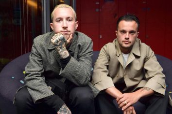 [New Single] Slaves – Photo Opportunity