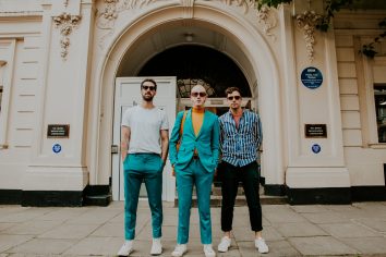 [New Single] Two Door Cinema Club – Dirty Air