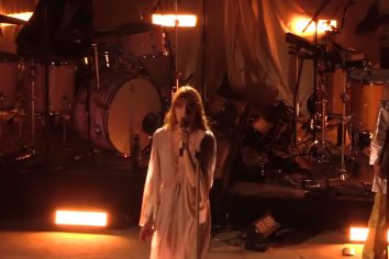 [Live] Florence + The Machine – Jenny Of Oldstones from GOT (Live At Form Festival)
