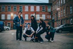 [Worth Listening To] Van Houten – Moon