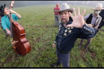 [New Single] Bonnie ‘Prince’ Billy – At The Back of the Pit