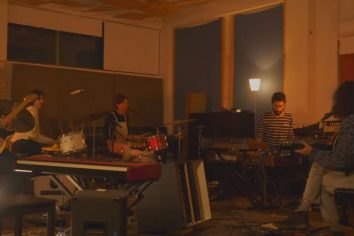 [New Video] Tim Bernardes e Capitão Fausto – Recomeçar