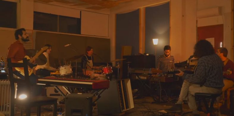 [New Video] Tim Bernardes e Capitão Fausto – Recomeçar