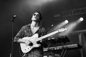 [New Single] Men on the Couch – Enredos