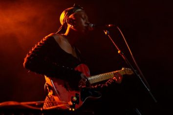 [Worth Listening to] anaiis – Deus Deus