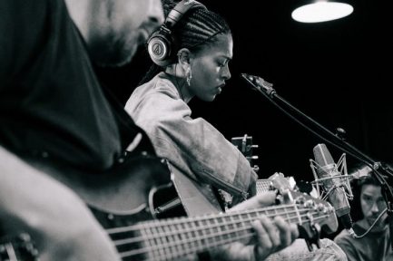 [Live Session] Annahstasia – Live Session with @TheCrescent