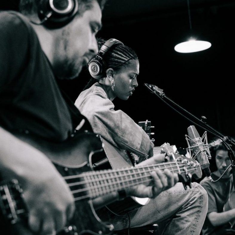 [Live Session] Annahstasia – Live Session with @TheCrescent