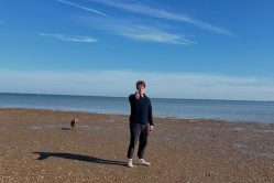 [Worth Listening to] Tourist – Outside