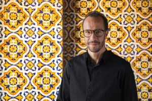 [Worth Listening to] Júlio Resende – Rua do Capelão – “Piano Português namora Guitarra Portuguesa