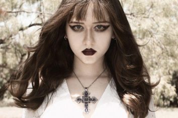 [Worth Listening to] Solya – Silver Swan
