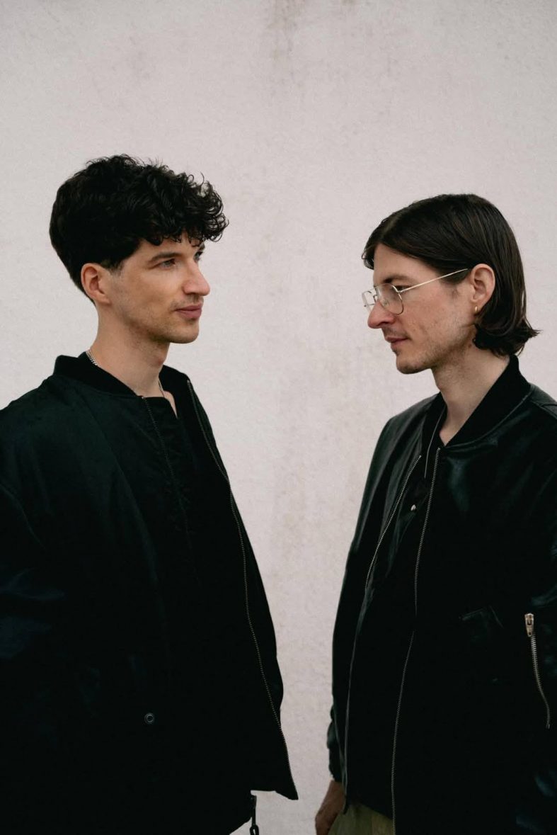 TWO LANES – No Feeling Is Final (Live Session)