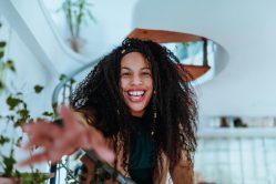 [Worth Listening to] Lady Nade – One Of Us