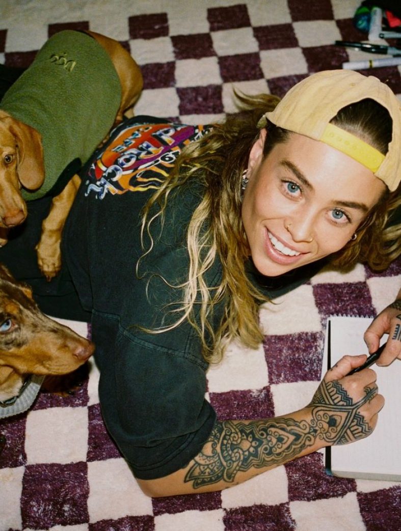 [Live Performance] Tash Sultana – YouTube Music Nights, Live at The Enmore (Sydney, Australia)