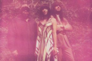 [New Version] Khruangbin – White Gloves ii