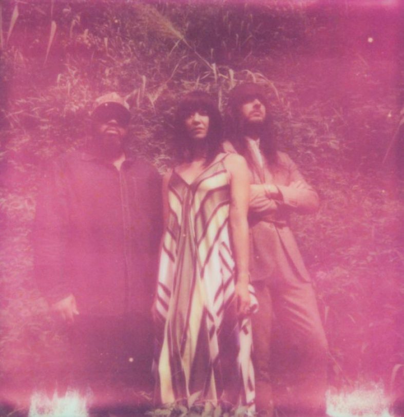 [New Version] Khruangbin – White Gloves ii