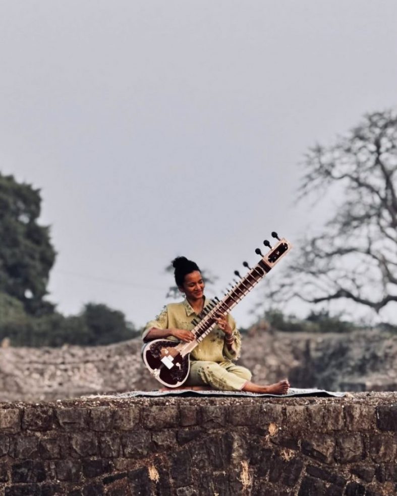 [Worth Listening to] Anoushka Shankar – Daybreak (Live with Alam Khan)