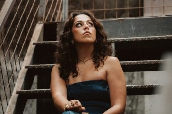 [New Single] Sara Correia – Avisem Que Eu Cheguei