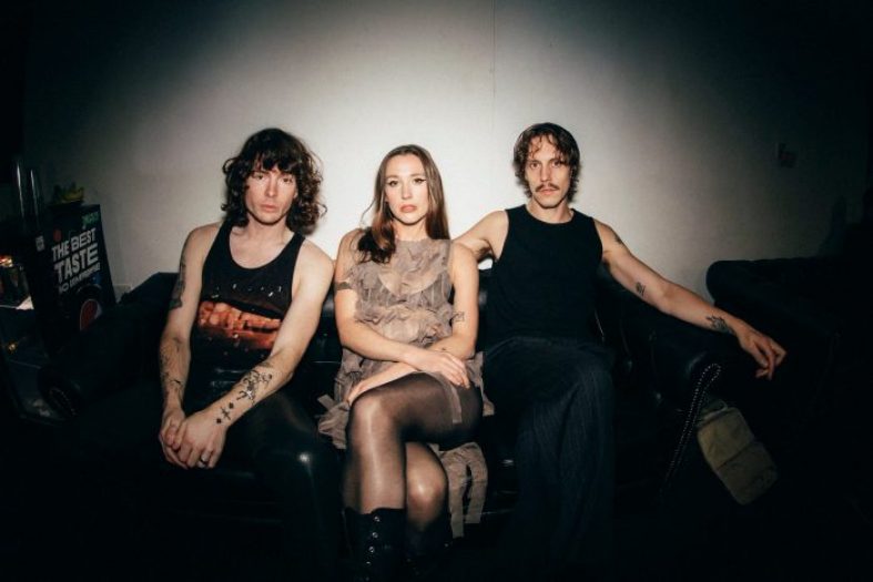 [Worth Listening to] YONAKA – Hit Me When I’m Sore