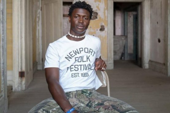 [Worth Listening to] Mon Rovîa – Bloodline