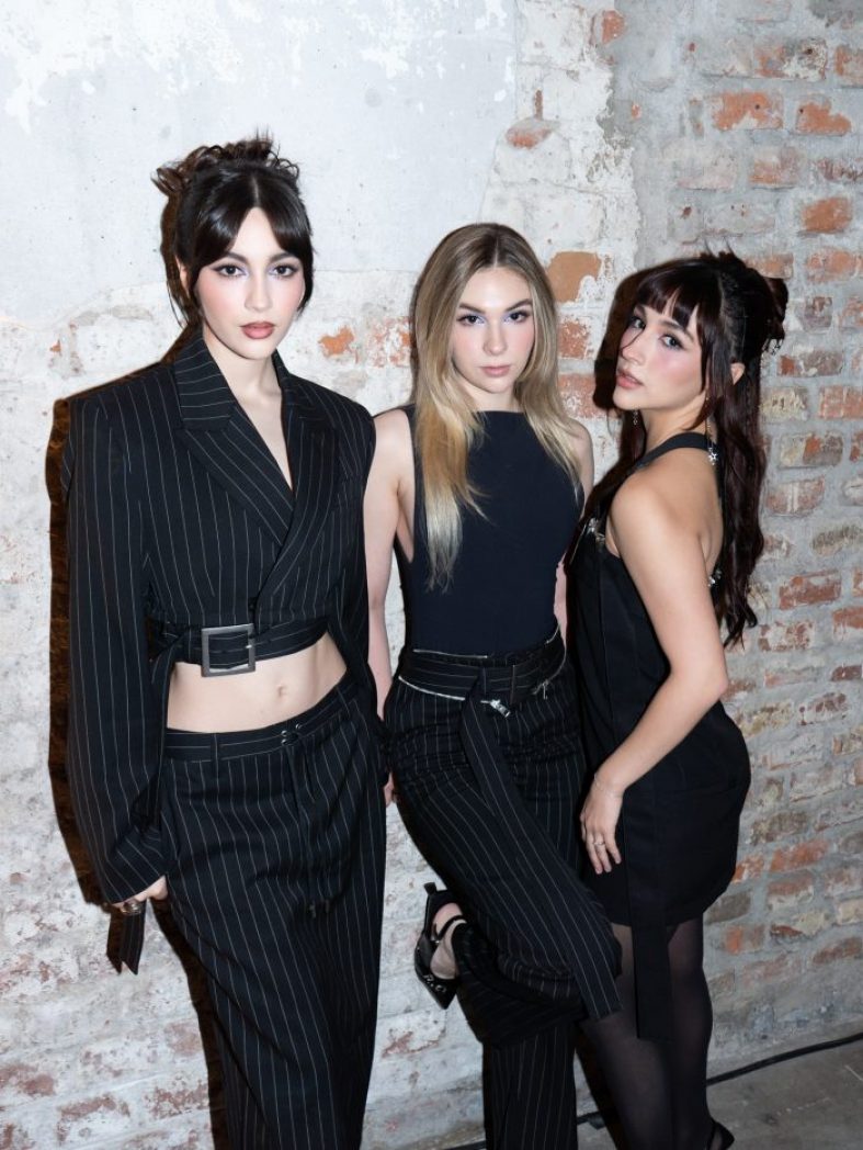 [Live Performance] The Warning – Escapism (Live)