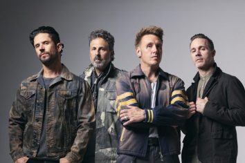 [New Single] Papa Roach – Wake Up Calling