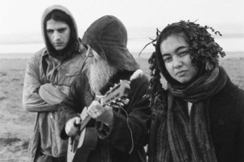 [Worth Listening to] Mary in the junkyard – Crash Landing