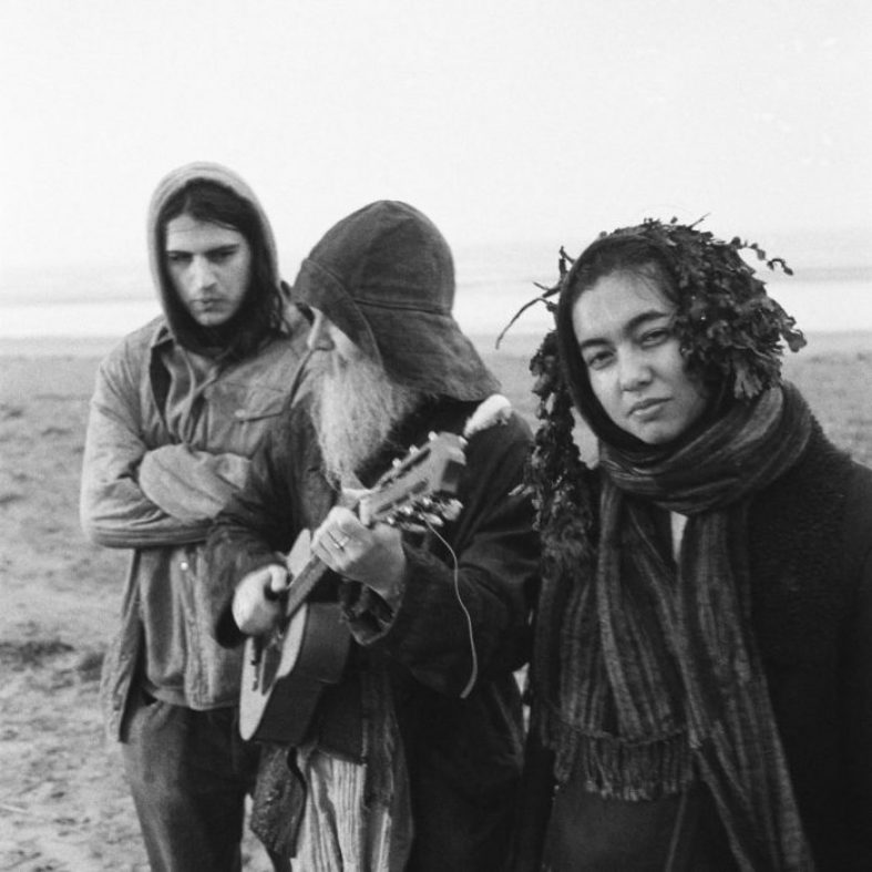 [Worth Listening to] Mary in the junkyard – Crash Landing