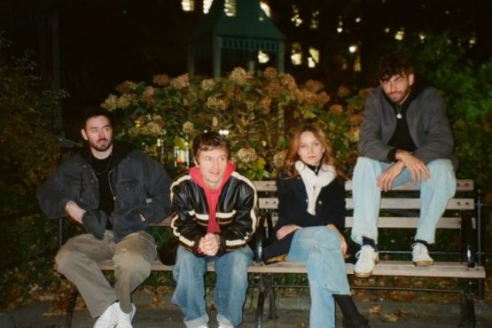 [Worth Listening to]  daydreamers – She Is A Time I’m Living In