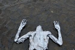 [Worth Listening to] kate moth – Heartattack