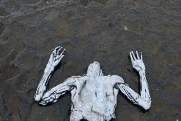 [Worth Listening to] kate moth – Heartattack