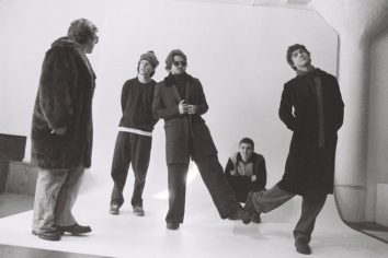 [Worth Listening to]  Common People – Blue Eyes
