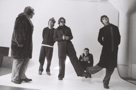 [Worth Listening to]  Common People – Blue Eyes