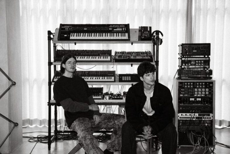 [New Single] TWO LANES x Aaron Ahrends – Seen It All (Live Session)