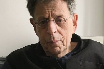 [Flashback] Philip Glass – Metamorphosis: One