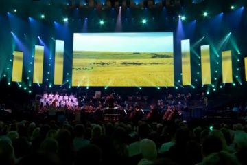 [Live Performance]  Sigur Rós – Hoppípolla | David Attenborough’s 100 Years on Planet Earth